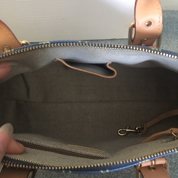 Dooney and Bourke purse - Picture 4 of 6